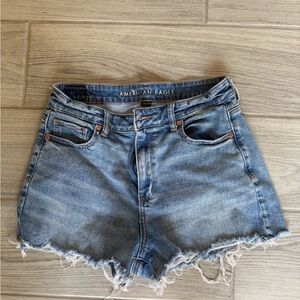 American Eagle Outfitters Women's Light Blue Frayed Mom Jean Shorts